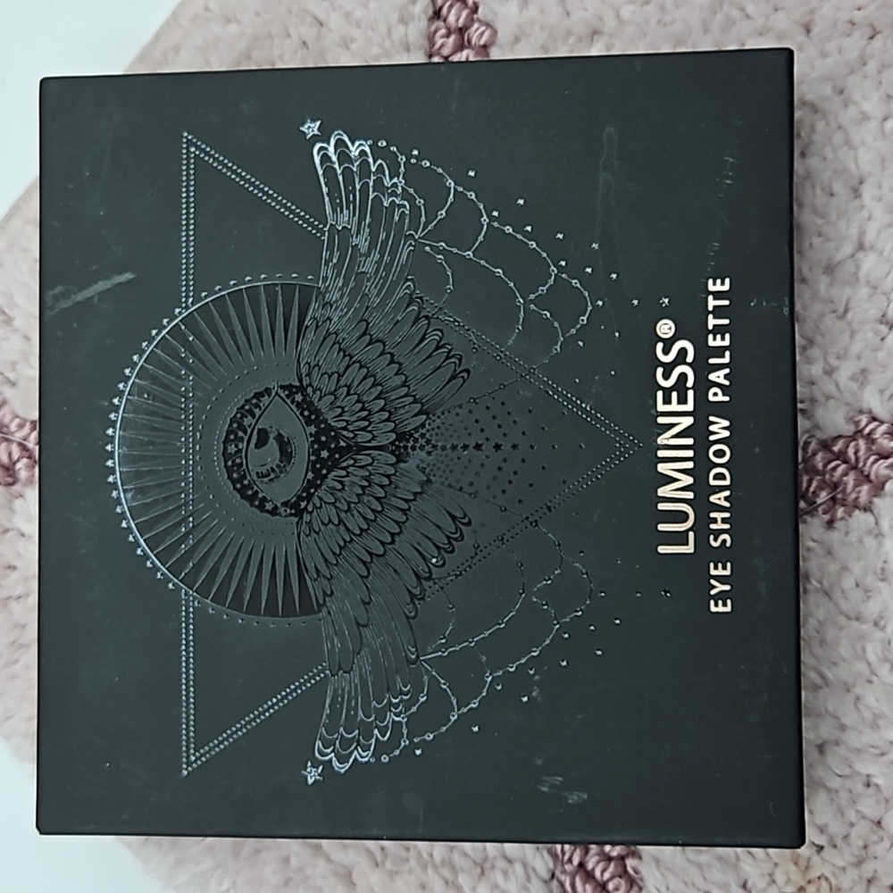 nwt LUMINESS Eye Shadow Palette TAROT SERIES Strength XL New in Box